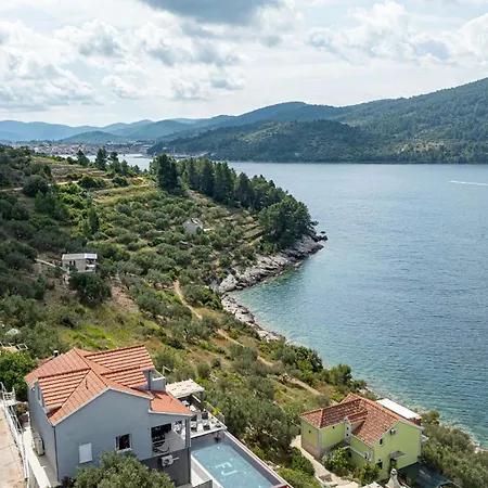 Villa Franka With Pool And Sea View