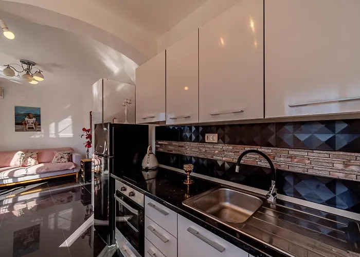Villa Franka With Pool And Sea View