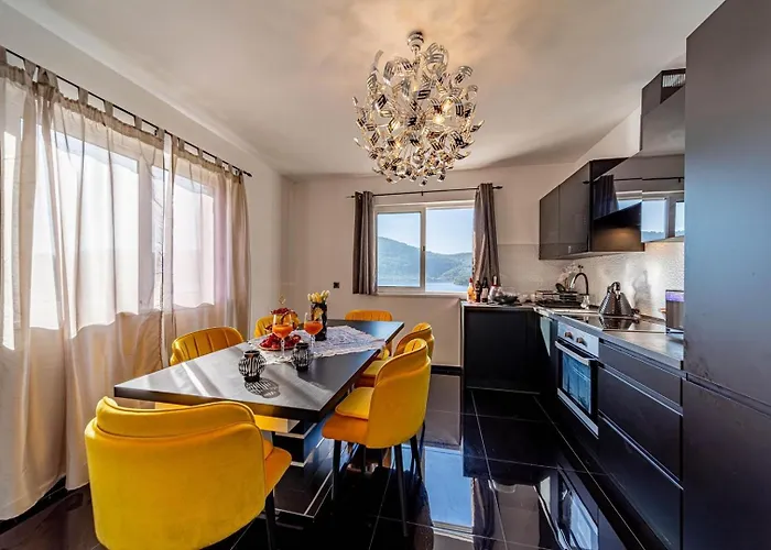 Villa Franka With Pool And Sea View