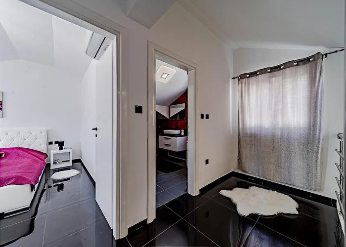 Franka With Pool And Sea View Villa *
