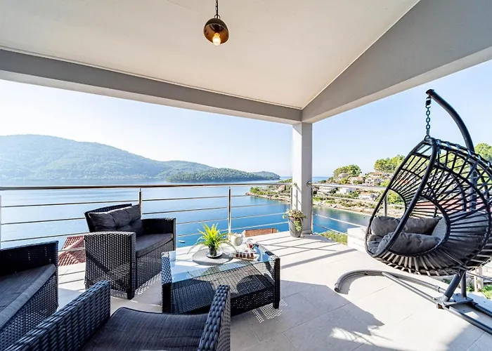 Franka With Pool And Sea View Villa