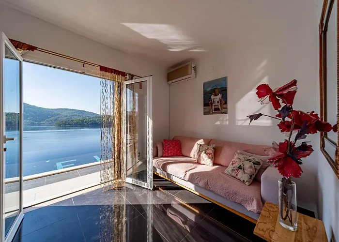 Franka With Pool And Sea View *
