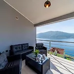 Franka With Pool And Sea View Villa *