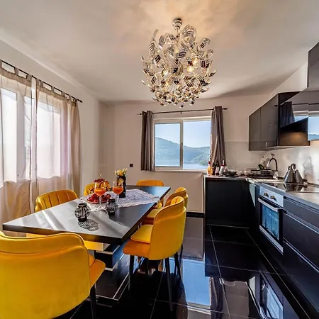 Villa Franka With Pool And Sea View