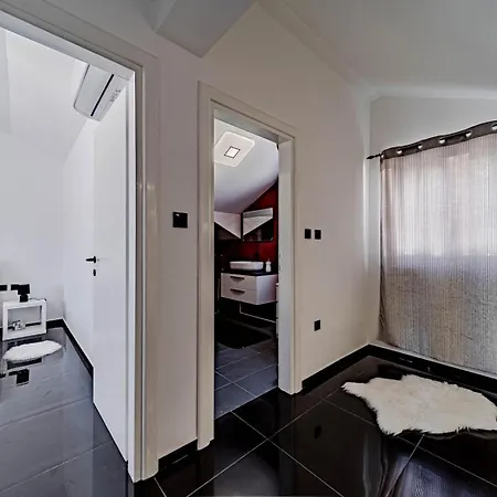 Franka With Pool And Sea View Villa *