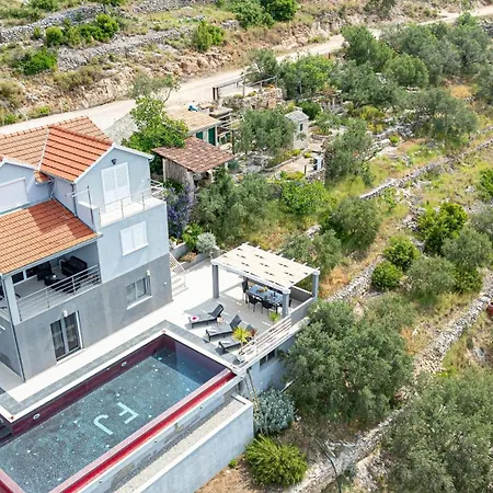 Villa Franka With Pool And Sea View