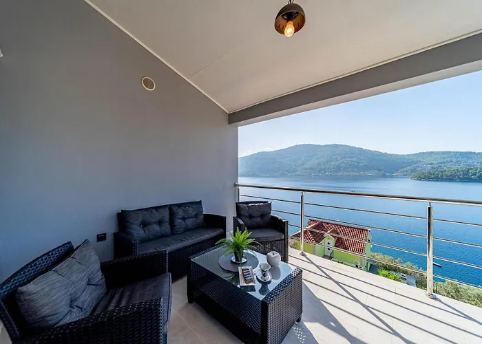 Franka With Pool And Sea View Villa *