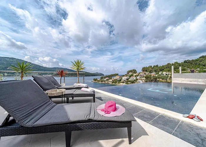 Franka With Pool And Sea View Villa *