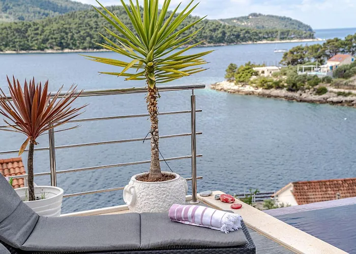 Franka With Pool And Sea View Villa