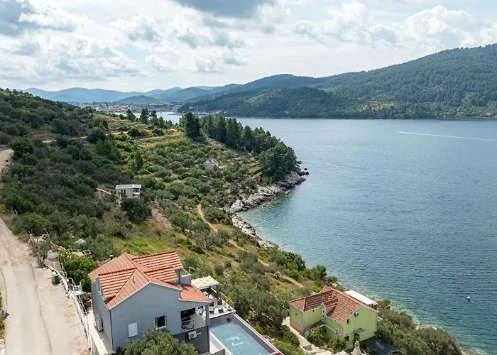 Villa Franka With Pool And Sea View